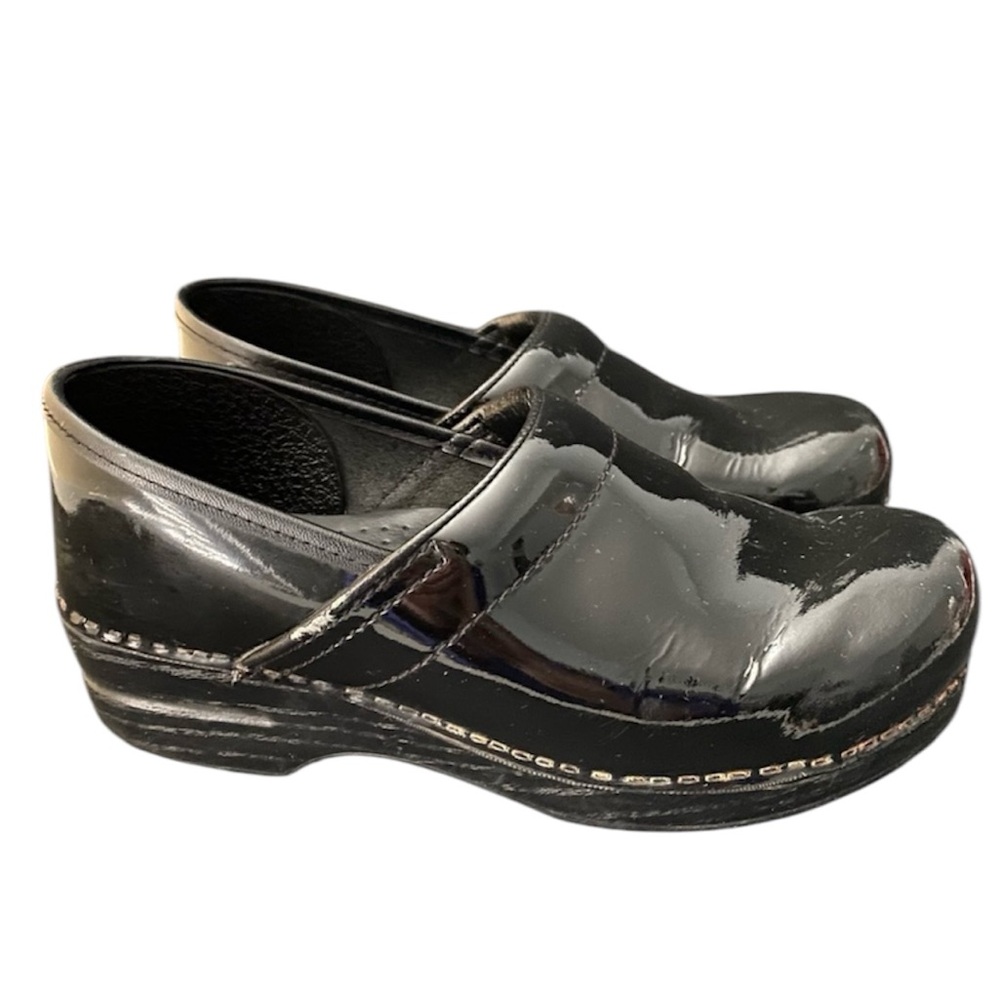 Dansko‘s Black Patent Leather Solid Shoes Size 40W - GUC